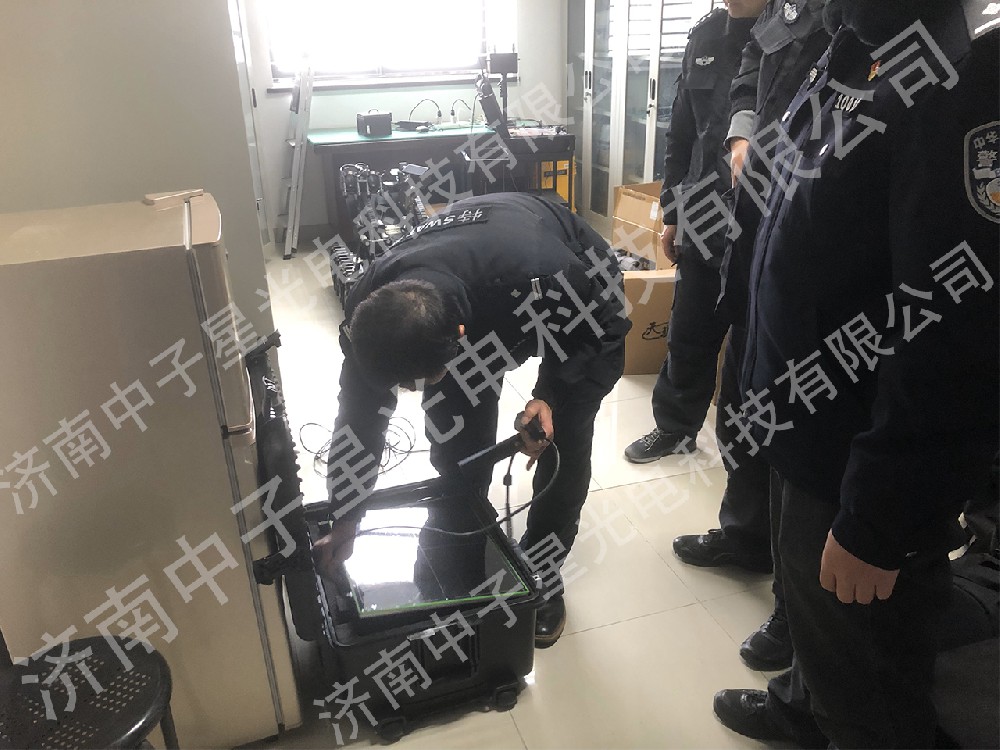特警支隊培訓-便攜式X光機